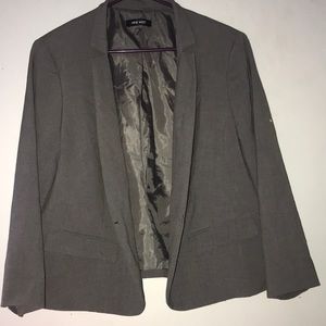 Gray long-sleeved blazer jacket